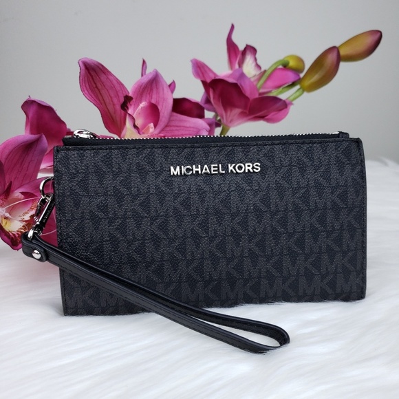 Michael Kors Handbags - 🌺NWT Michael Kors double zip wristlet wallet MK